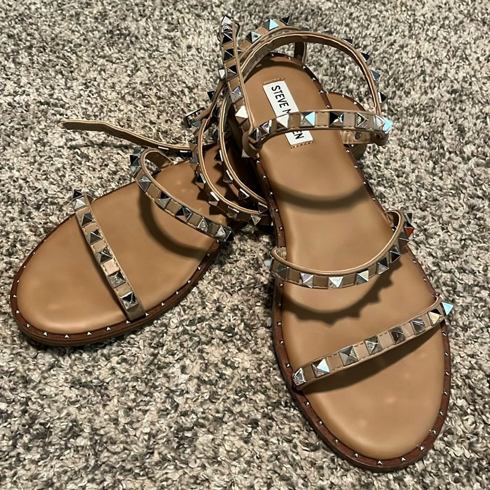 Steve Madden travel tan sandal